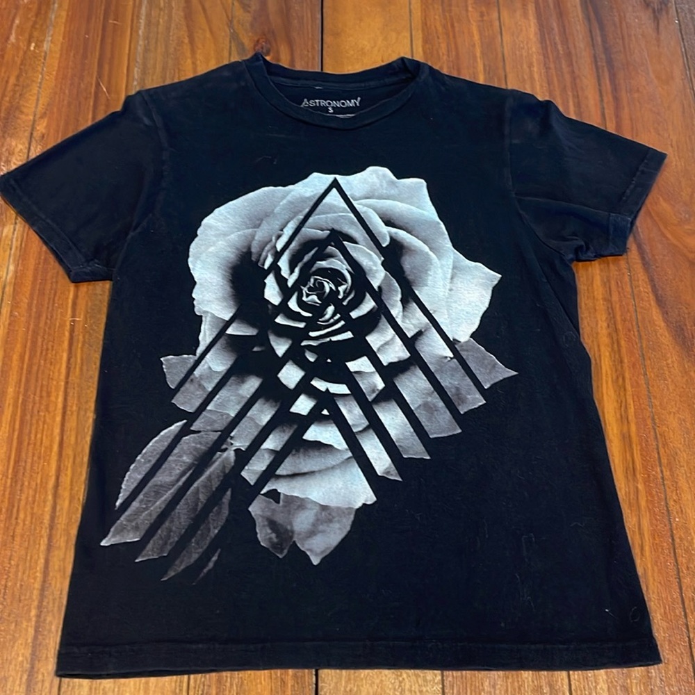 Astronomy Black Rose Graphic Tee Mens Small
